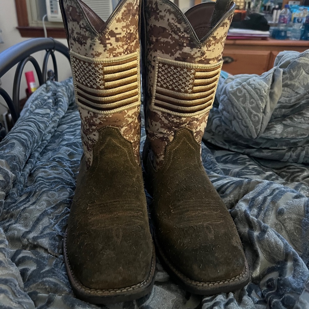 Ariat Men’s Camo and Brown Cowboy Boots with Flag Design